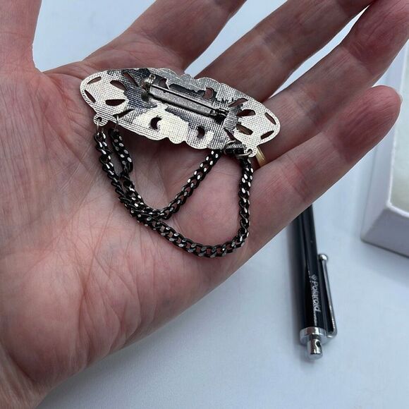 Vintage Victorian looking enamel dropping chains brooch. - Picture 5 of 7